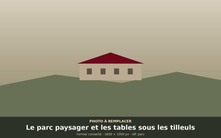 Parc paysager et tables sous les tilleuls